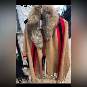 Wool like poncho with real Fox collar! Will